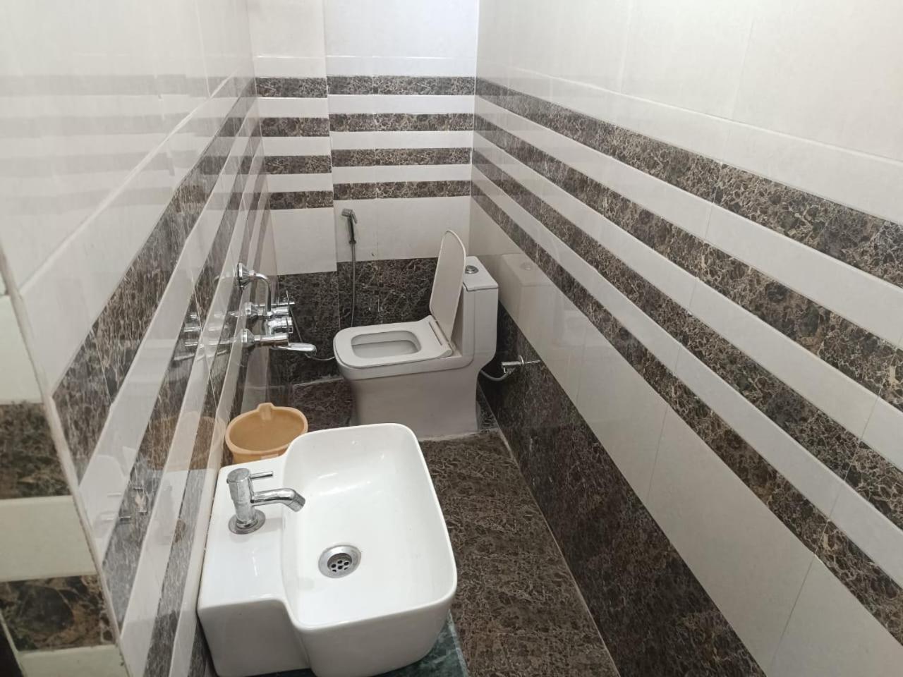 Jpm Guest House Varanasi Exterior foto